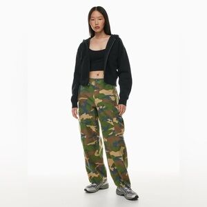 3141 Aritzia Tna New Supply Cargo Pant Camo Size 0